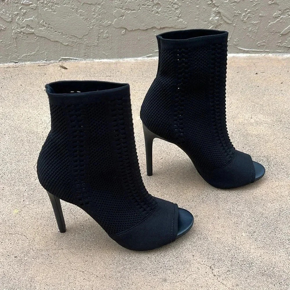 Steve Madden Candid perforated sock boot heel peep toe stiletto black size 7 - Picture 2 of 8